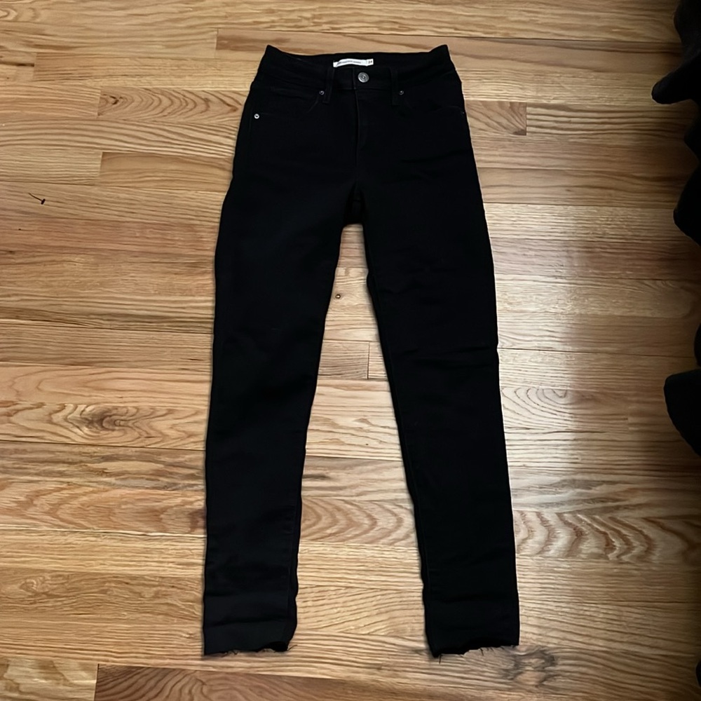 Levi’s 721 High-Waisted Skinny Jeans in Black
